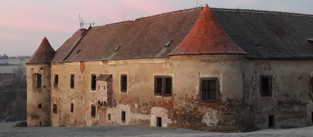 Zámek Stránecká Zhoř za soumraku