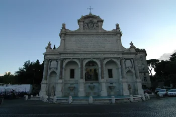 Monumentální fontána Acqua Paola, zvaná „il Fontanone“, na vrcholu Gianicola nedaleko hotelu.
    
