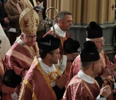Rozhovor s kardinálem Eijkem o jeho první tradiční pontifikální mši
  