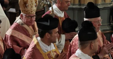 Rozhovor s kardinálem Eijkem o jeho první tradiční pontifikální mši