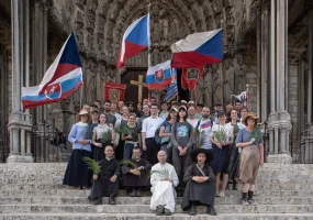 Ohlédnutí za poutí do Chartres 2026
  