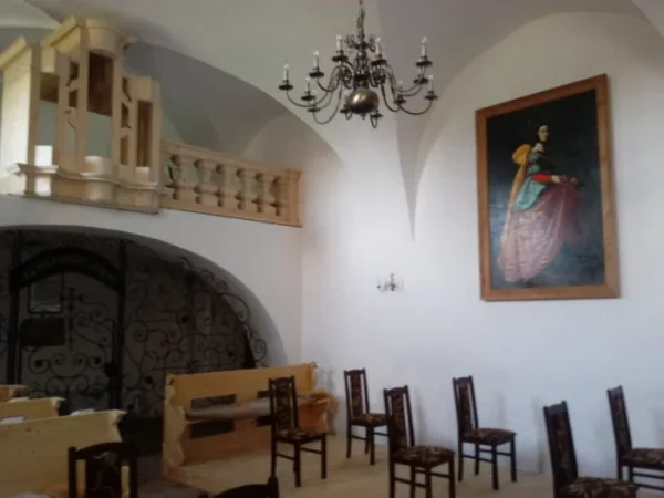 Interiér zámecké kaple sv. Bernarda s kruchtou