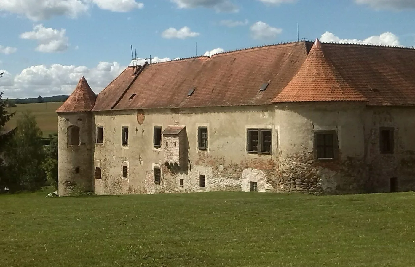 Zámek Stránecká Zhoř s nárožní věží