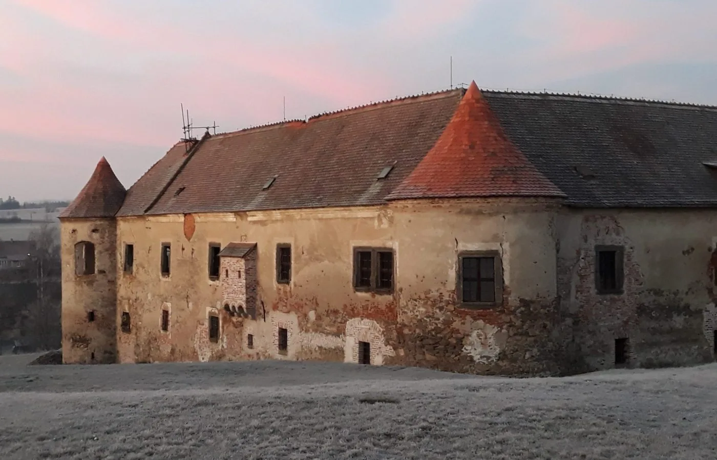 Zámek Stránecká Zhoř za soumraku